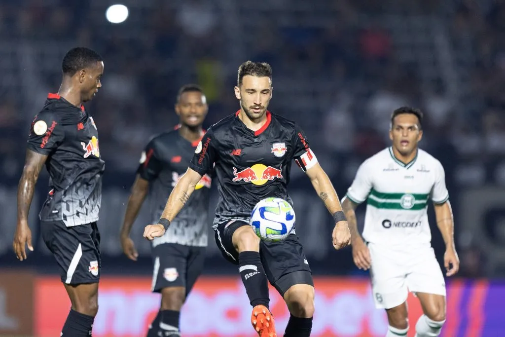 Leo Ortiz jogador do Bragantino é alvo do Flamengo para 2024. Foto: Diogo Reis/AGIF