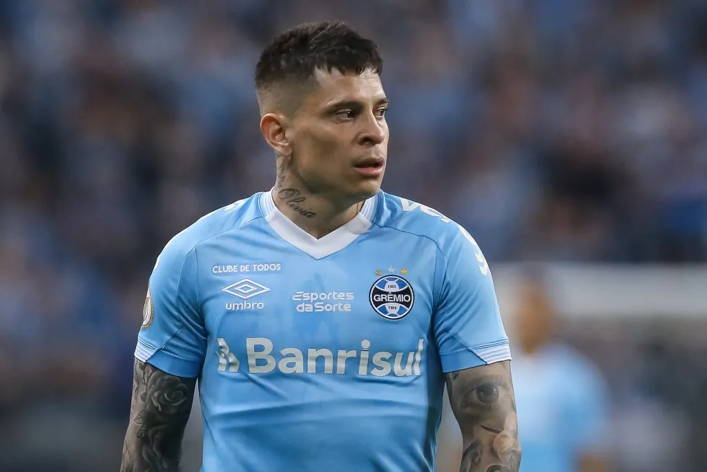 Iturbe não vai seguir no Grêmio – Foto: Pedro H. Tesch/AGIF.