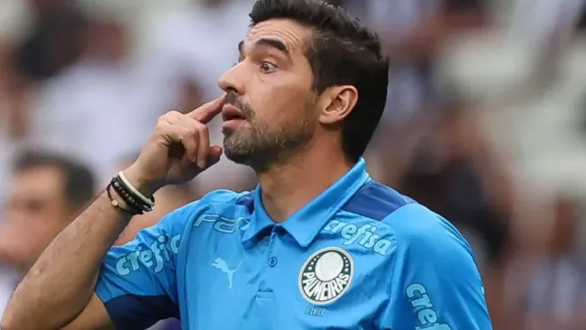 Foto: César Greco/Palmeiras - Abel Ferreira comandando o Palmeiras, no Brasileirão