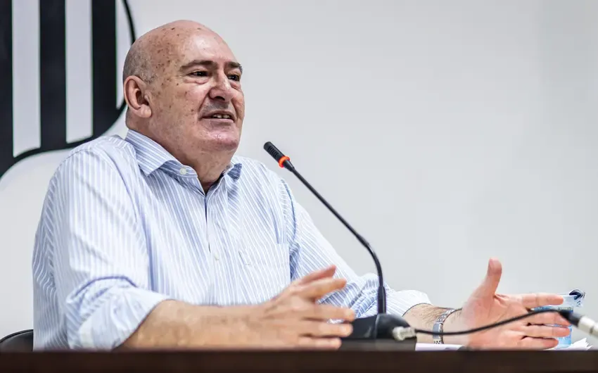 Andres Rueda durante coletiva de imprensa – Foto: Divulgação/Santos