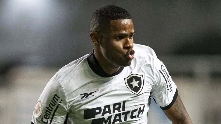 Junior Santos jogador do Botafogo comemora seu gol durante partida contra o America-MG no estadio Independencia pelo campeonato Brasileiro A 2023. Alessandra Torres/AGIF