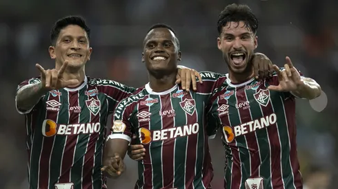 Jogadores do Fluminense comemoram gol da equipe - Foto: Jorge Rodrigues/AGIF