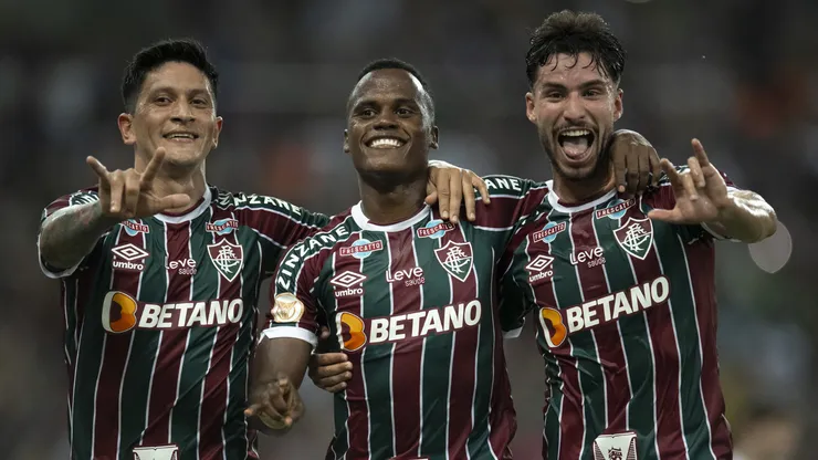 Jogadores do Fluminense comemoram gol da equipe - Foto: Jorge Rodrigues/AGIF