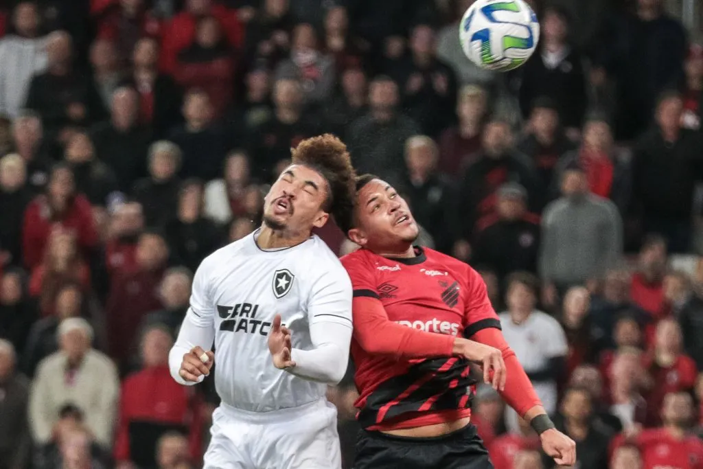 Adryelson atuando com a camisa do Botafogo. Foto: Robson Mafra/AGIF