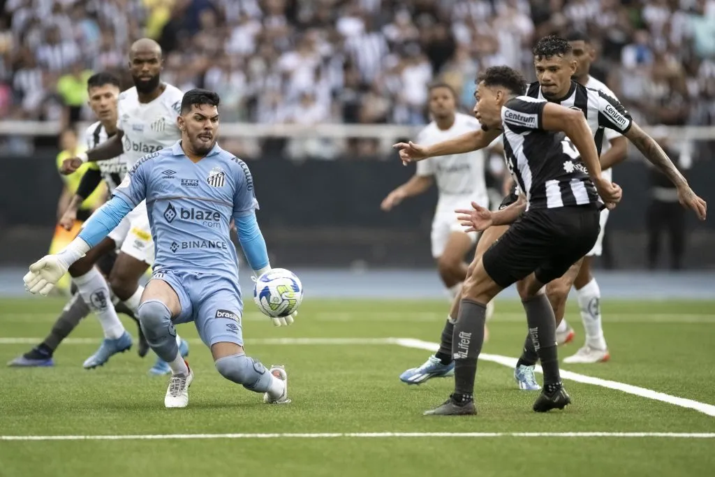 João Paulo atuando pelo Santos. Foto: Jorge Rodrigues/AGIF