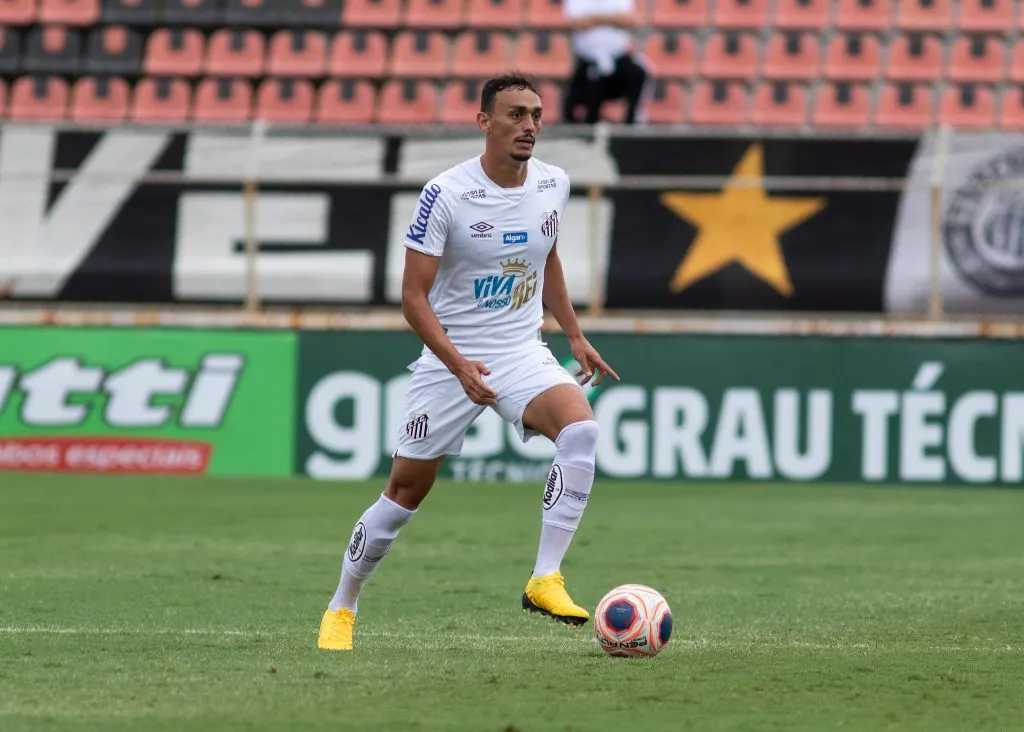 Diego Pituca pelo Santos. Foto: Rebeca Reis/AGIF