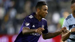 KANSAS CITY, KANSAS - APRIL 23: Antonio Carlos #25 of Orlando City and Khiry Shelton #11 of Sporting Kansas City compete for the ball during the Major League Soccer game at Children's Mercy Park on April 23, 2021 in Kansas City, Kansas. (Photo by Jamie Squire/Getty Images)