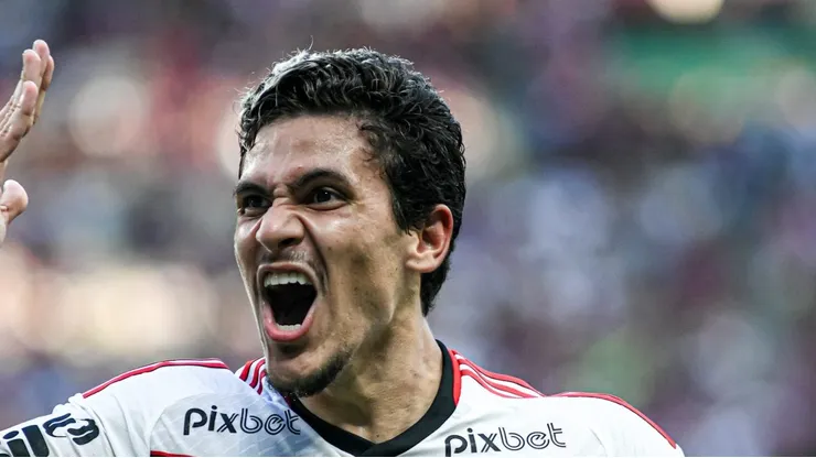 Pedro vai ganhar um meia de peso para jogar com ele no Flamengo Foto: Kely Pereira/AGIF