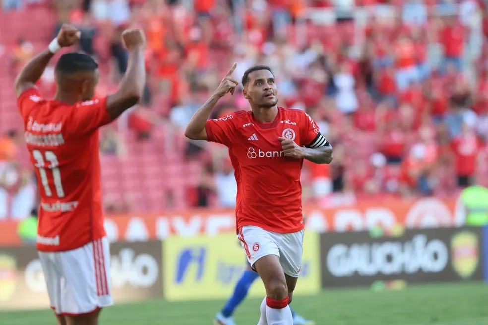 Alan Patrick meia Internacional – Foto: Ricardo Duarte/Internacional