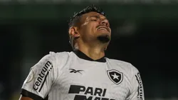 Tiquinho Soares jogador do Botafogo lamenta durante partida contra o Coritiba no estadio Couto Pereira pelo campeonato Brasileiro A 2023. Robson Mafra/AGIF