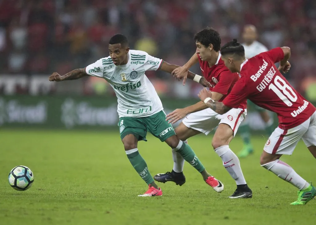 Tchê Tchê atuando com a camisa do Palmeiras em 2017 pela Copa do Brasil. Foto: Jeferson Guareze/AGIF