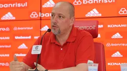 Barcellos concede entrevista na caserna Colorada. O presidente iniciou a reformulação