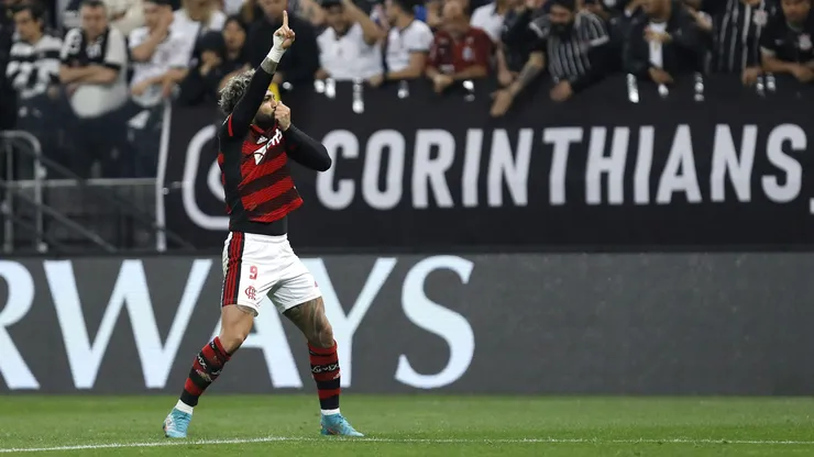 Gabigol celebrando gol contra o Corinthians na Libertadores 2022. Foto: Ricardo Moreira/Getty Images