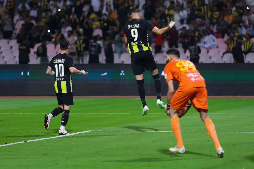 O Auckland City teá Karim Benzema pela frente. (Photo by Yasser Bakhsh/Getty Images)