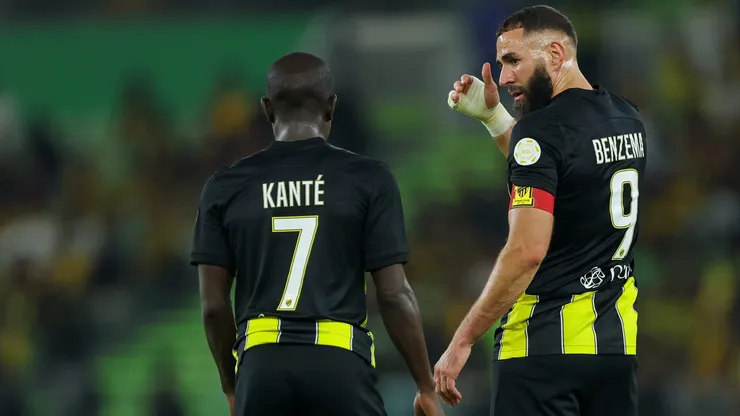 Benzema e Kanté jogando pelo Al-Ittihad. Foto: Yasser Bakhsh/Getty Images