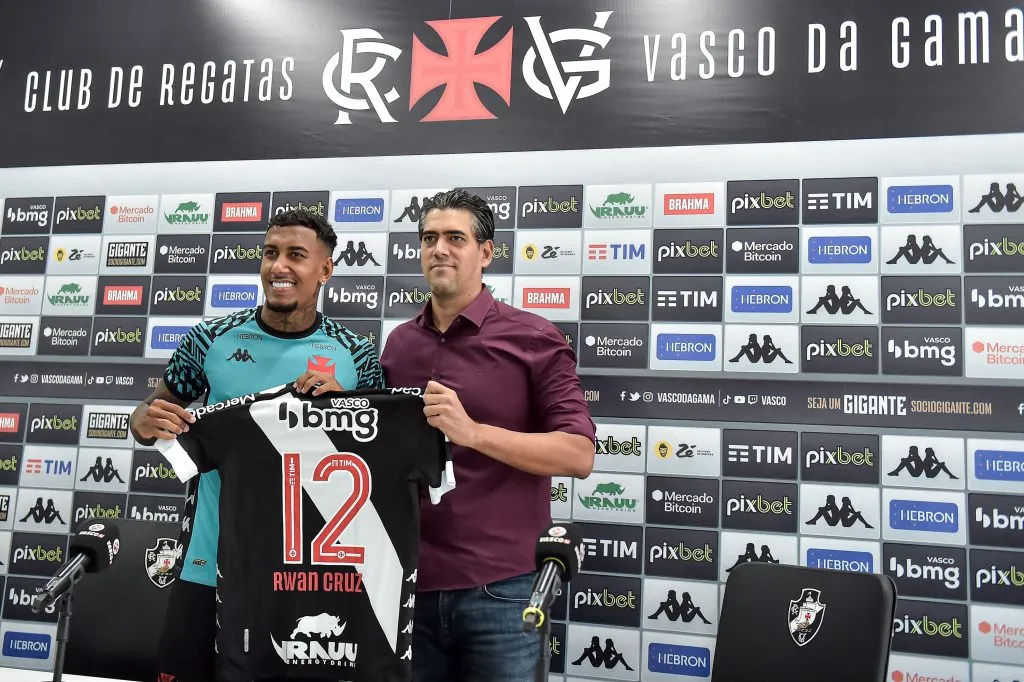 Bracks apresenta Rwan Cruz. Foto: Thiago Ribeiro/AGIF