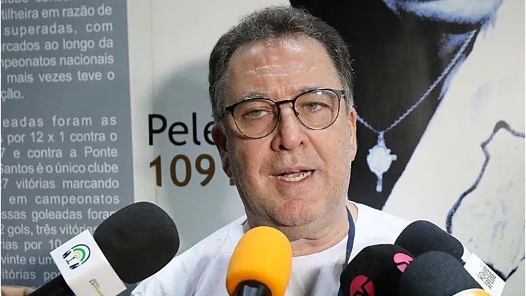 Marcelo Teixeira toma primeira decisão no Santos. Foto: Pedro Ernesto Guerra Azevedo/Santos FC