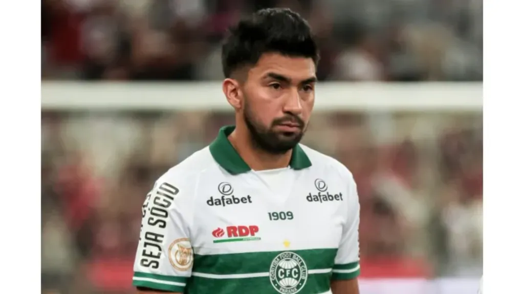 Foto: Robson Mafra/AGIF - Marcelino Moreno, jogador do Coritiba