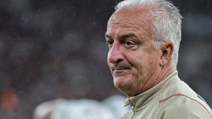Dorival Júnior não se opõe, a princípio, negócios para o São Paulo envolvendo dois laterais - Foto: Thiago Ribeiro/AGIF