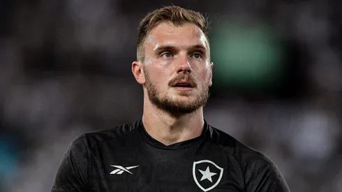 Lucas Perri goleiro do Botafogo durante partida contra o Palmeiras no estadio Engenhao pelo campeonato Brasileiro A 2023. Thiago Ribeiro/AGIF