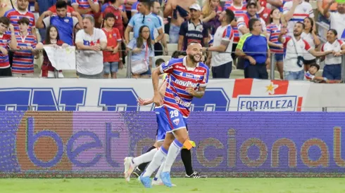 Guilherme jogador do Fortaleza comemora seu gol durante partida contra o Goias no estadio Arena Castelao pelo campeonato Brasileiro A 2023. Foto: Lucas Emanuel/AGIF