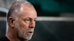 Mano Menezes, técnico do Corinthians, durante partida contra o Coritiba no estádio Couto Pereira pelo Campeonato Brasileiro - Foto: Leonardo Hubbe/AGIF