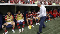 Tite conversa com Gabigol durante jogo do Flamengo. Foto: Wagner Meier/Getty Images