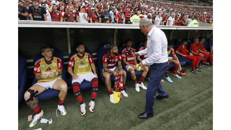 Tite conversa com Gabigol durante jogo do Flamengo. Foto: Wagner Meier/Getty Images