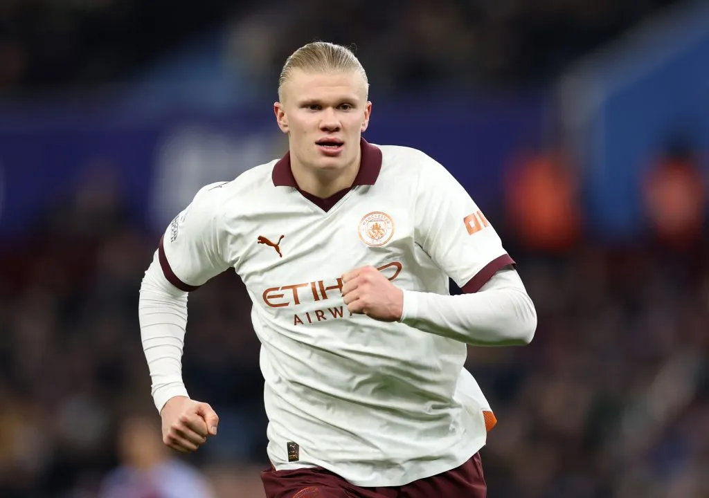 Erling Haaland do Manchester City durante a partida da Premier League entre Aston Villa e Manchester City no Villa Park em 06 de dezembro de 2023 em Birmingham, Inglaterra. (Photo by Catherine Ivill/Getty Images)