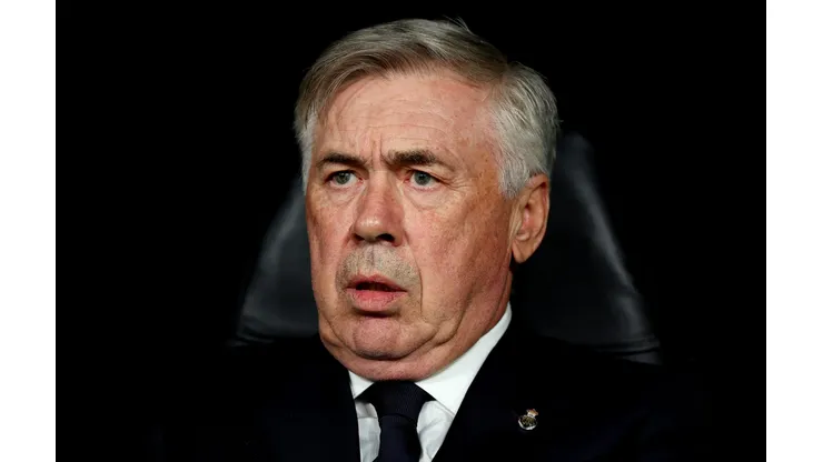 Ancelotti durante partida entre Napoli e Real Madrid (ESP). Foto: Florencia Tan Jun/Getty Images.