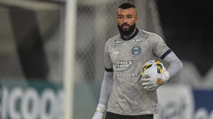 RJ - Rio de Janeiro - 17/09/2022 - BRASILEIRO A 2022, BOTAFOGO X CORITIBA -Alex Muralha goleiro do Coritiba durante aquecimento antes da partida contra o Botafogo no estadio Engenhao pelo campeonato Brasileiro A 2022. Foto: Thiago Ribeiro/AGIF