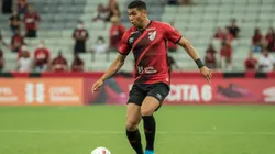Julimar jogador do Athletico-PR durante partida contra o Cianorte no estadio Arena da Baixada pelo campeonato Paranaense 2022. Foto: Robson Mafra/AGIF