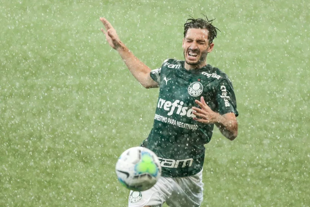 Matias Vina jogador do Palmeiras durante partida contra o Corinthians no estadio Arena Allianz Parque pelo campeonato Brasileiro A 2020. Foto: Marcello Zambrana/AGIF