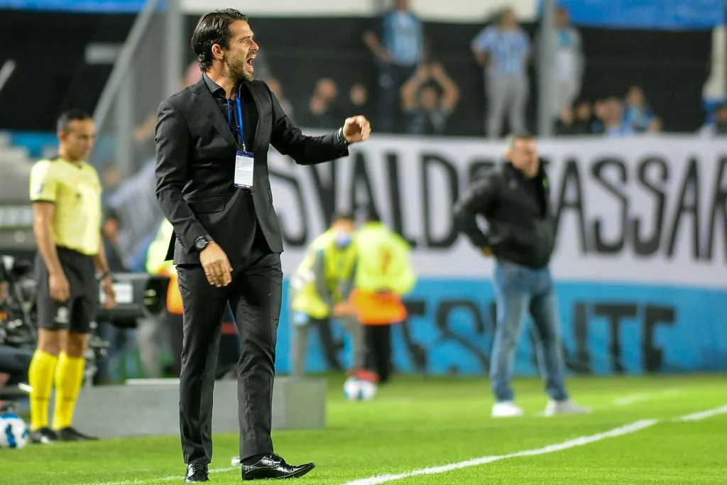 SP – Sao Paulo – 13/04/2022 – COPA SUL-AMERICANA 2022, RACING X CUIABA – Fernando Gago tecnico do Racing durante partida contra o Cuiaba no estadio El Cilindro pelo campeonato Copa Sul-Americana 2022. Foto: Fotobairesarg/AGIF