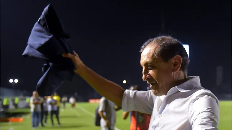 Ramon Diaz técnico do Vasco comemora vitória ao final da partida contra o Bragantino no estádio São Januário pelo campeonato Brasileiro A 2023. Foto: Thiago Ribeiro/AGIF