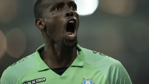 Caíque, goleiro do Grêmio, durante partida contra o Fluminense no estadio Maracana pelo campeonato Brasileiro A 2023. Foto: Jorge Rodrigues/AGIF