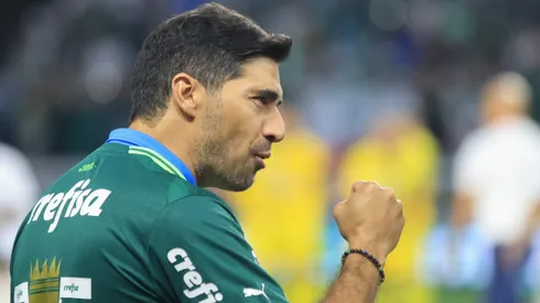 SP - SAO PAULO - 09/04/2023 - PAULISTA 2023, PALMEIRAS X AGUA SANTA - Abel Ferreira tecnico do Palmeiras comemora titulo de campeao durante cerimonia de premiacao apos vitoria contra o Agua Santa em partida no estadio Arena Allianz Parque pela decisao do campeonato Paulista 2023. Foto: Marcello Zambrana/AGIF