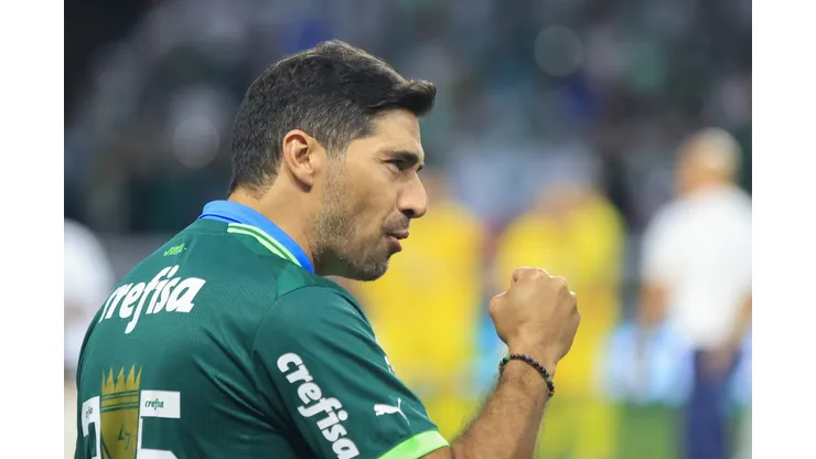 SP - SAO PAULO - 09/04/2023 - PAULISTA 2023, PALMEIRAS X AGUA SANTA - Abel Ferreira tecnico do Palmeiras comemora titulo de campeao durante cerimonia de premiacao apos vitoria contra o Agua Santa em partida no estadio Arena Allianz Parque pela decisao do campeonato Paulista 2023. Foto: Marcello Zambrana/AGIF