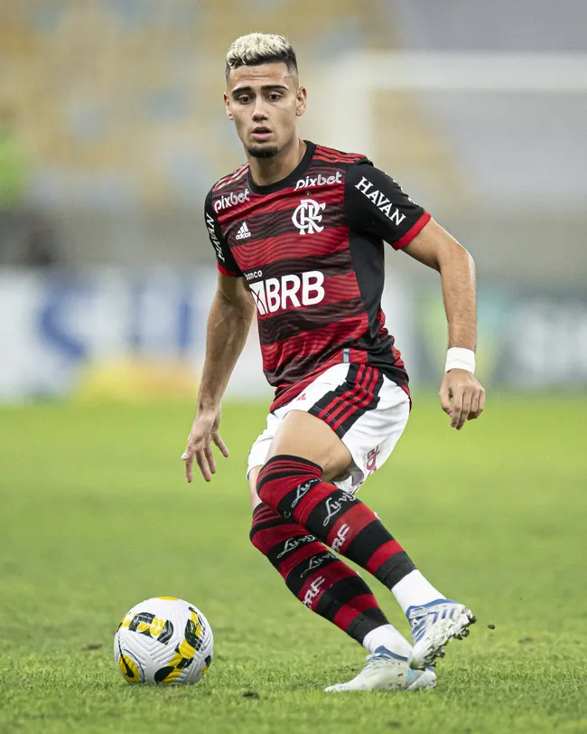 Andreas Pereira, ex-jogador do Flamengo, durante partida contra o America-MG no estádio Maracanã pelo campeonato Brasileiro A 2022. Foto: Jorge Rodrigues/AGIF