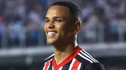 Juan jogador do Sao Paulo durante partida contra o Santos no estadio Vila Belmiro pelo campeonato Brasileiro A 2023. Foto: Marcello Zambrana/AGIF
