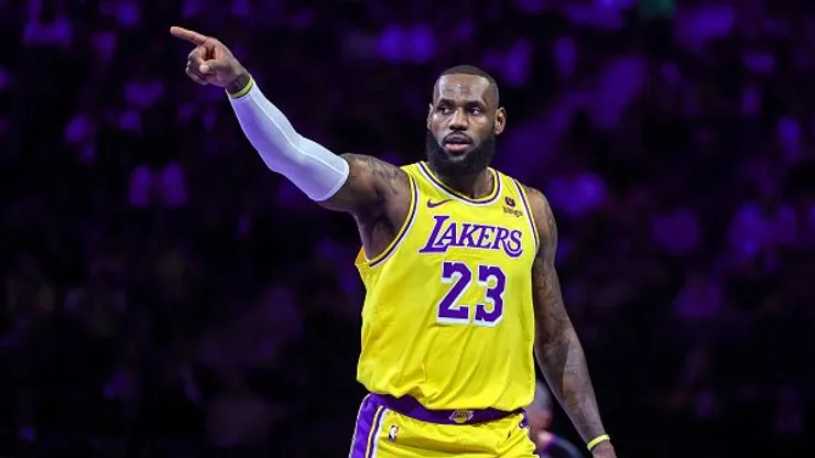 LeBron James é um dos principais destaques do mata-mata da Copa da NBA