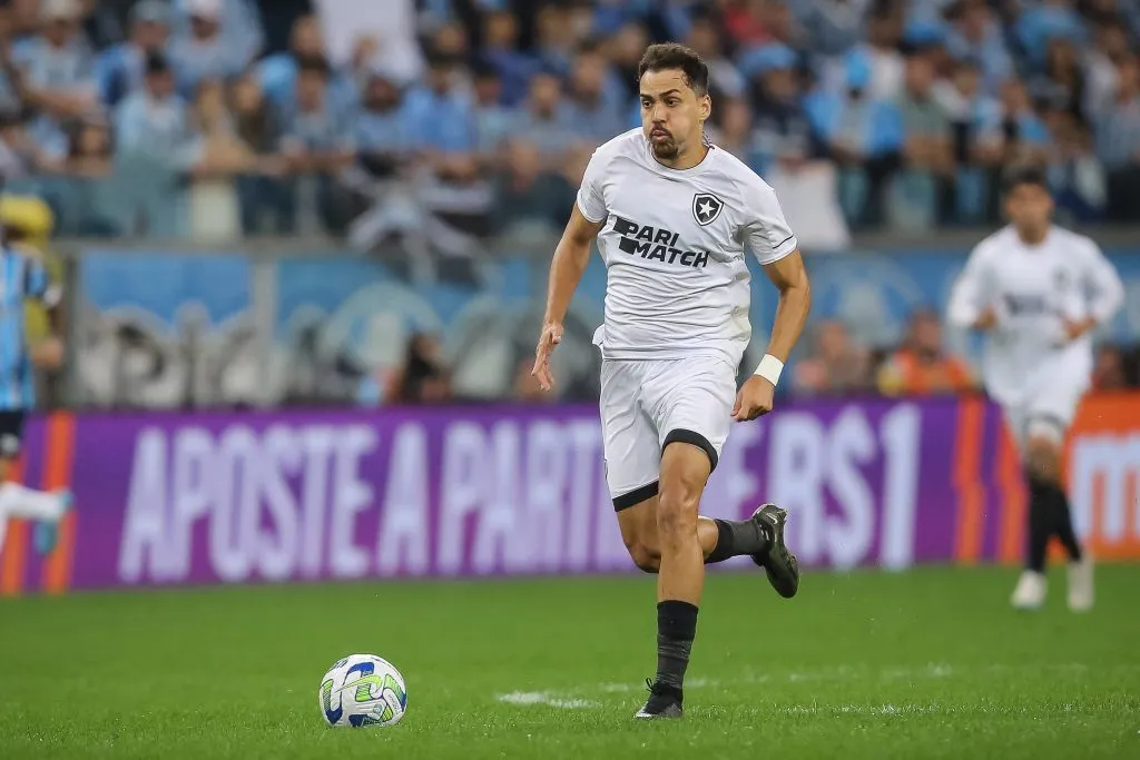 Eduardo terminou a temporada em baixa com a torcida do Botafogo – Foto: Pedro H. Tesch/AGIF