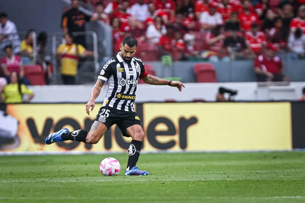 Tomás Rincón, jogador do Santos FC – Foto: Maxi Franzoi/AGIF