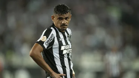 Tiquinho Soares, atacante do Botafogo - Foto: Jorge Rodrigues/AGIF
