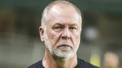 Foto: Gabriel Machado/AGIF - Mano Menezes comandando o Corinthians na vitória contra o Coritiba, pelo Campeonato Brasileiro