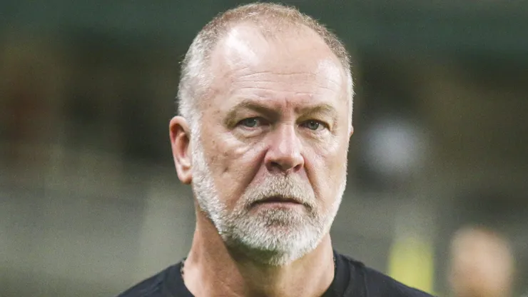 Foto: Gabriel Machado/AGIF - Mano Menezes comandando o Corinthians na vitória contra o Coritiba, pelo Campeonato Brasileiro