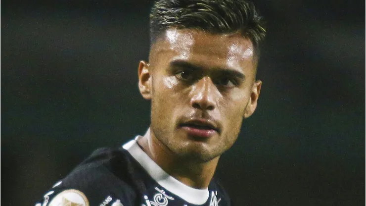 Fausto Vera jogador do Corinthians durante partida contra o Coritiba no estadio Couto Pereira pelo campeonato Brasileiro A 2023. Foto: Gabriel Machado/AGIF