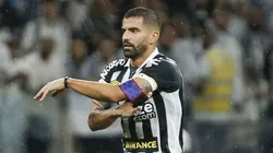 Rincón tem sondagens de clubes da Série A e para sair do Peixe - Foto: Ricardo Moreira/Getty Images