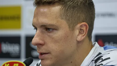 Foto: Fernanda Luz/AGIF - Julio Furch em sua apresentação no Santos, em agosto