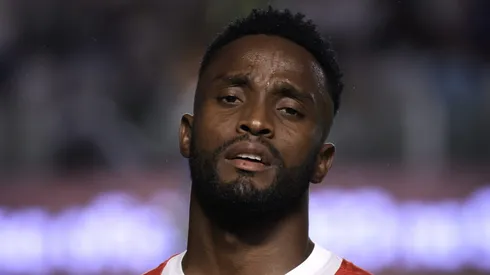 Steven Mendoza tem carro incendiado por torcedores do santos